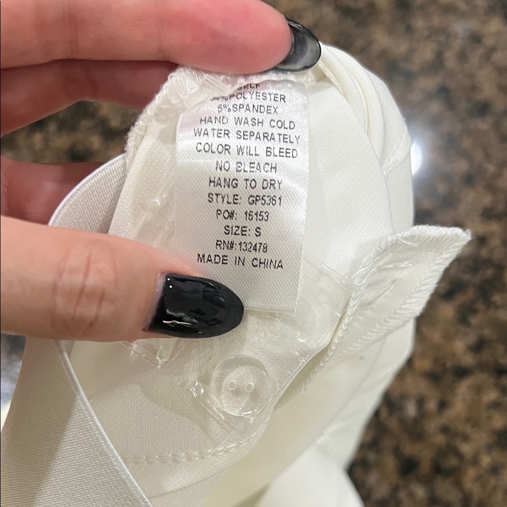 Boutique White Shorts - Picture 5 of 5